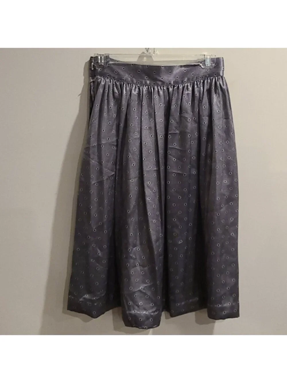 Ports international satin feel skirt Grey w/patter